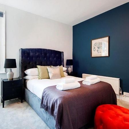 Modern Family Home In London Close To Amenities And Train ภายนอก รูปภาพ
