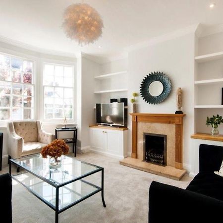 Modern Family Home In London Close To Amenities And Train ภายนอก รูปภาพ