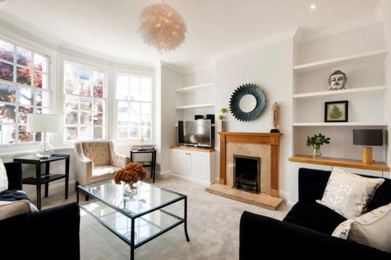 Modern Family Home In London Close To Amenities And Train ภายนอก รูปภาพ